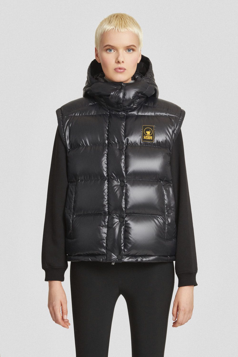 Piumino Ciesse trapuntato nero con cappuccio e maniche staccabili