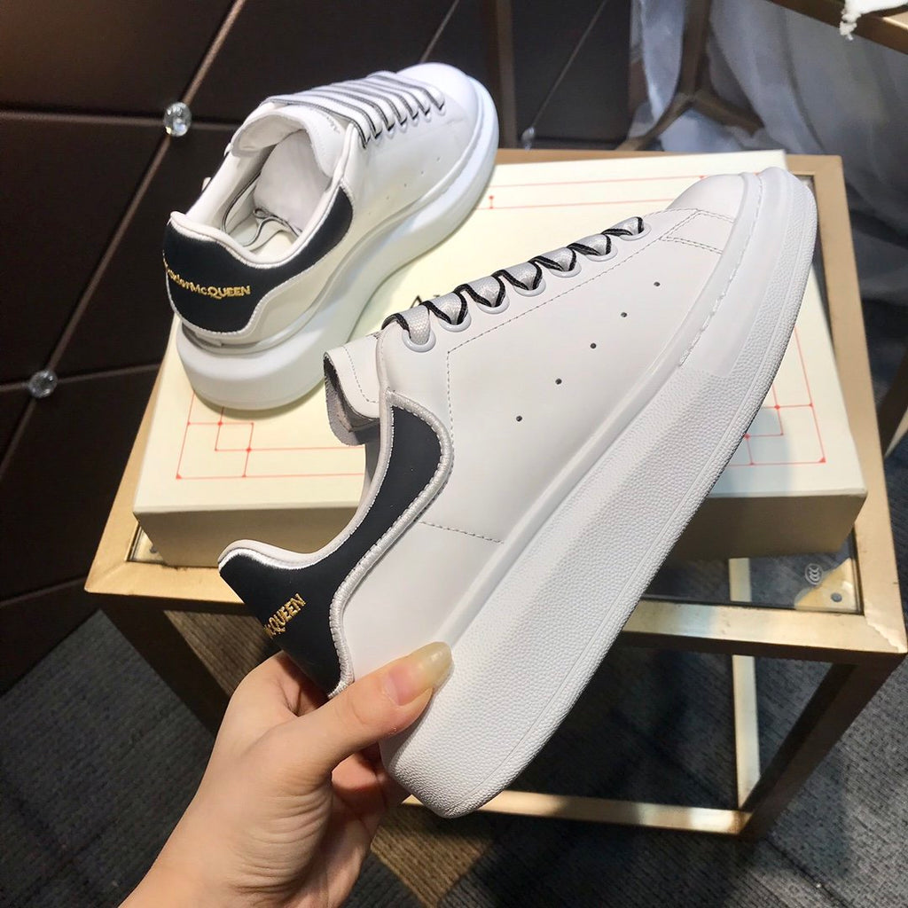 ALEXANDER MCQUEEN BIANCHE E NERE RETRO SCRITTA ORO